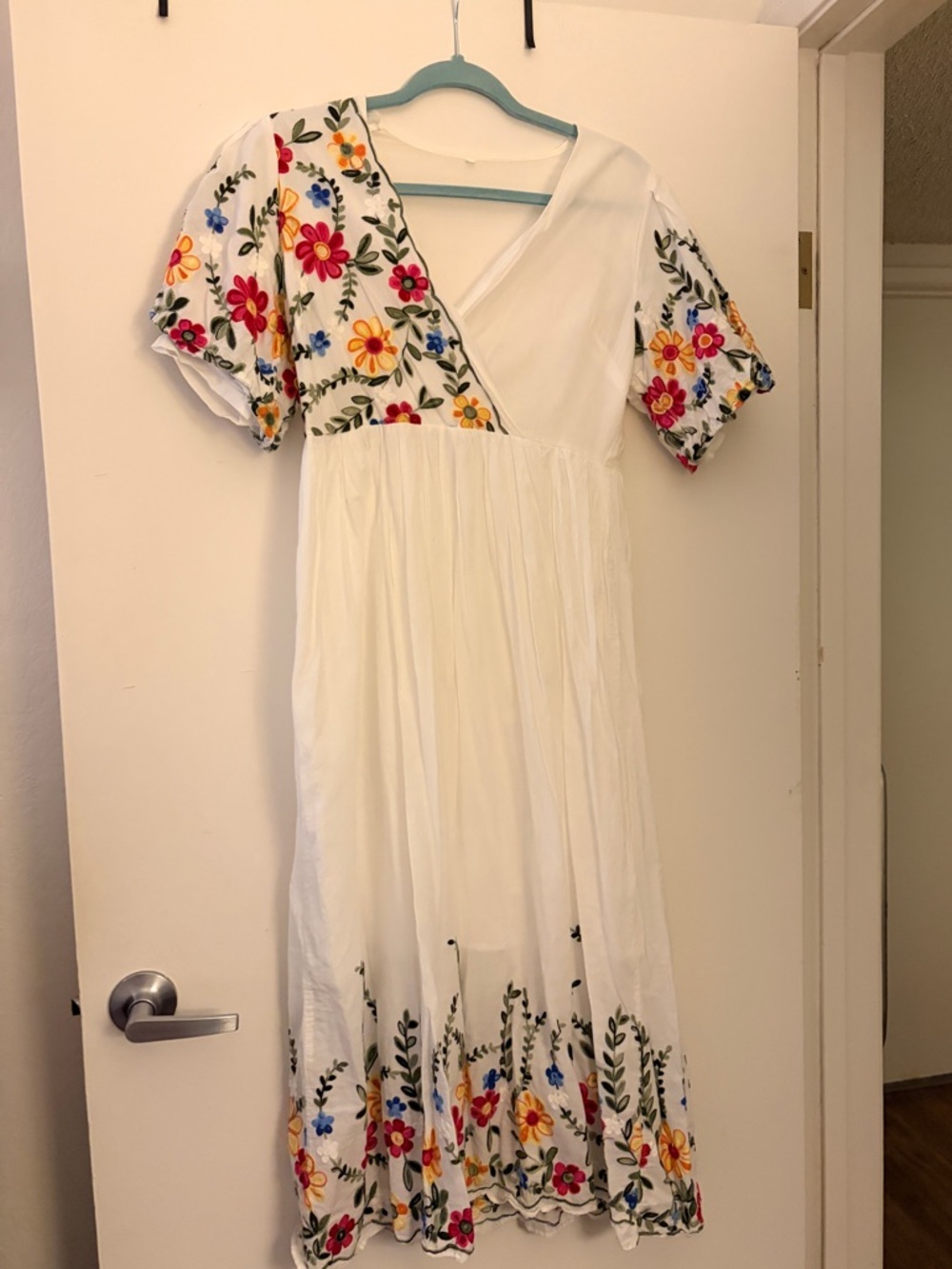 White Embroidered dress S